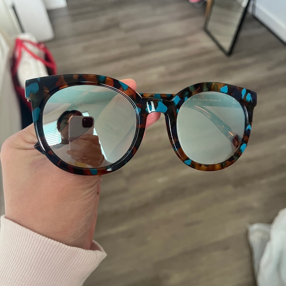 Stylish Tortoiseshell Sunglasses